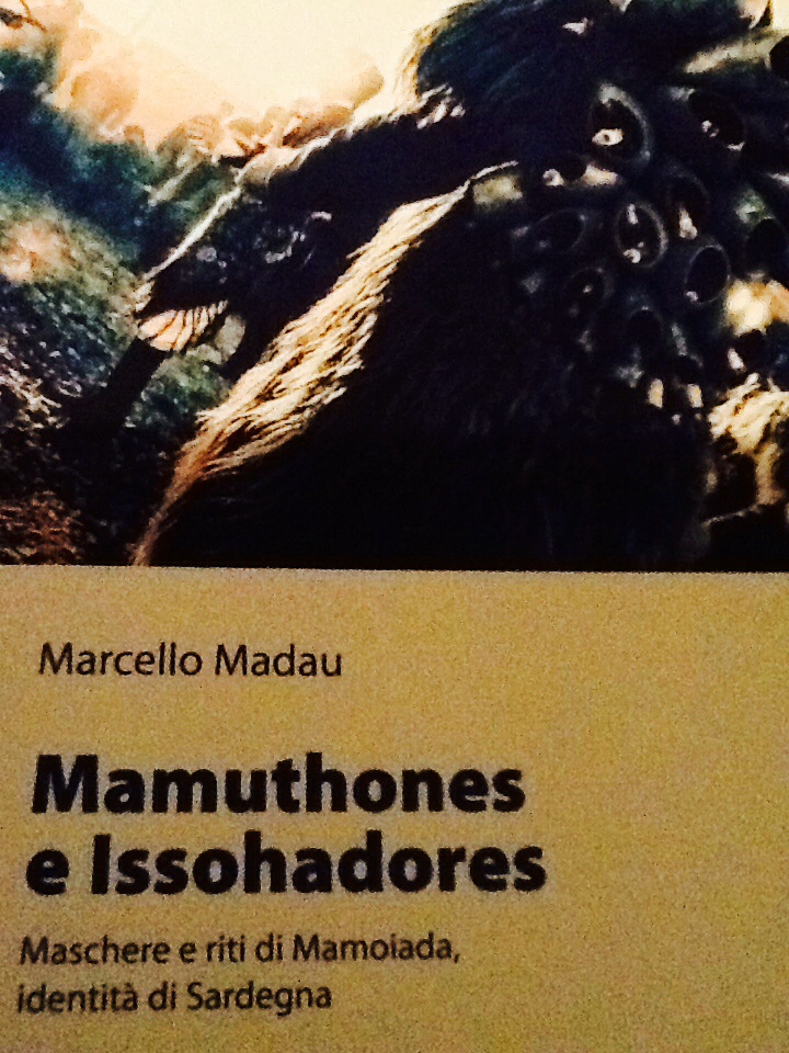 libro mamuthones e issohadores