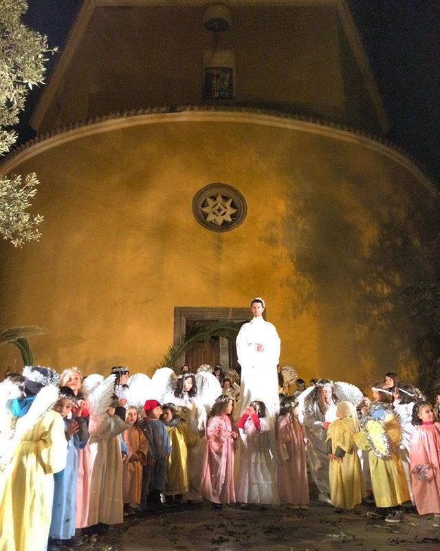 Via Crucis vivente.
Emozionante Via Crucis vivente ieri a Mamoiada, con la partecipazione di tanti bambini e ragazzi.
Si entra così nel vivo della Pasqua.