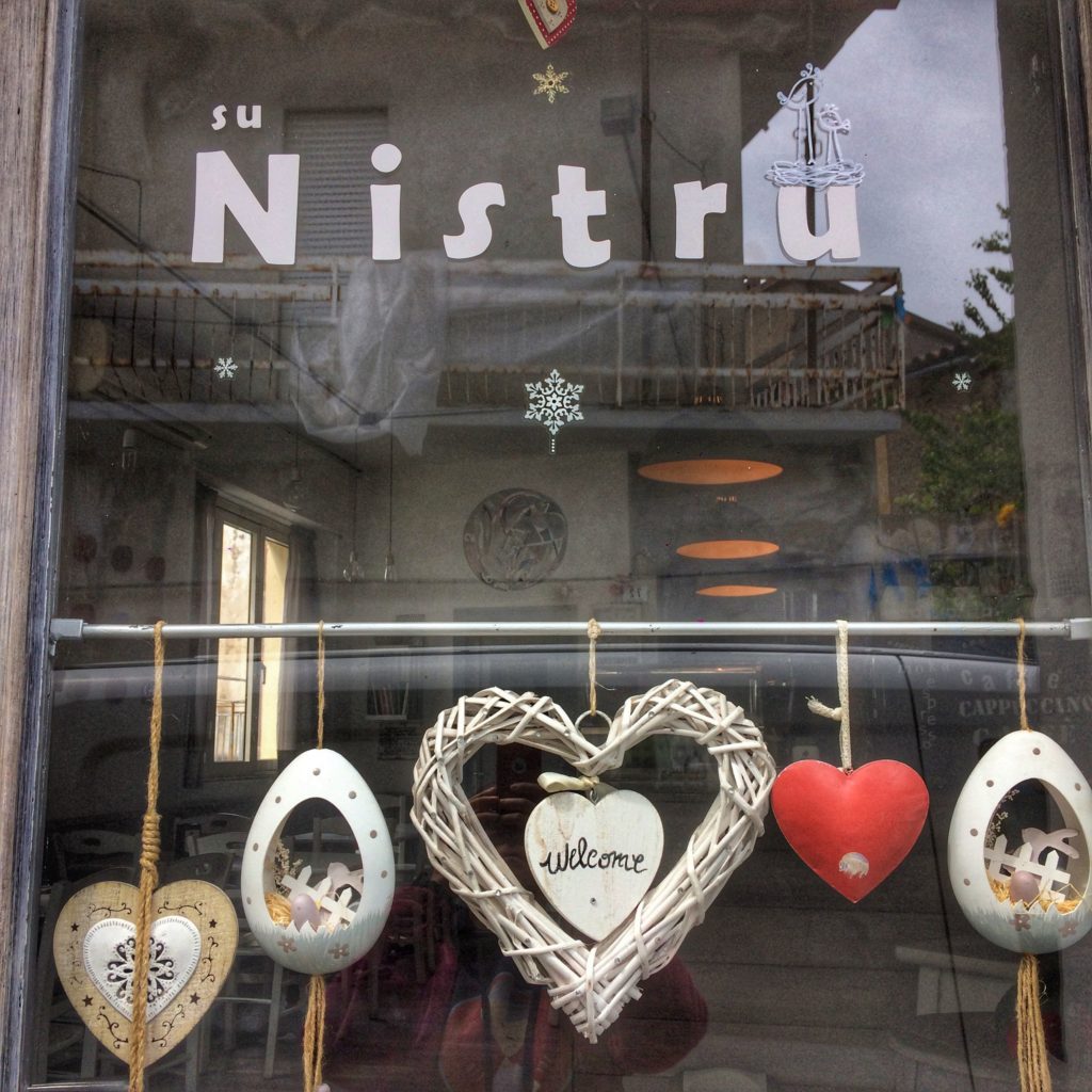 vetrina su nistru